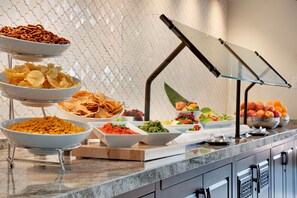 Se sirven cenas y cocina americana