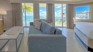 Premium-Zimmer, 1 King-Bett, Meerblick | Hochwertige Bettwaren, Zimmersafe, individuell dekoriert