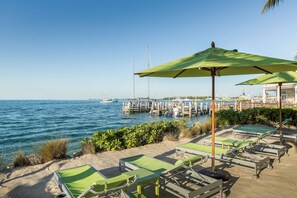 In Strandnähe, Strandtücher, Sporttauchen, Schnorcheln