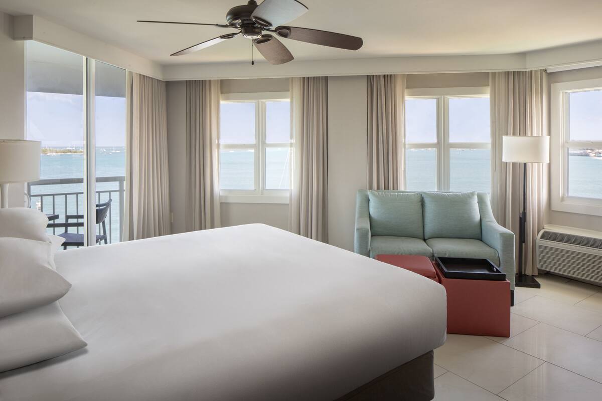 Room, 1 King Bed, Ocean View | Premium bedding, in-room safe, blackout drapes, soundproofing