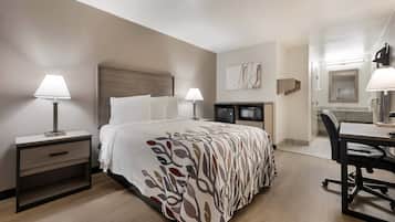 Deluxe Room, 1 Katil Kelamin (Double), Accessible, Non Smoking (Renovated) | Meja, ruang kerja komputer riba, langsir/tirai gelap terus