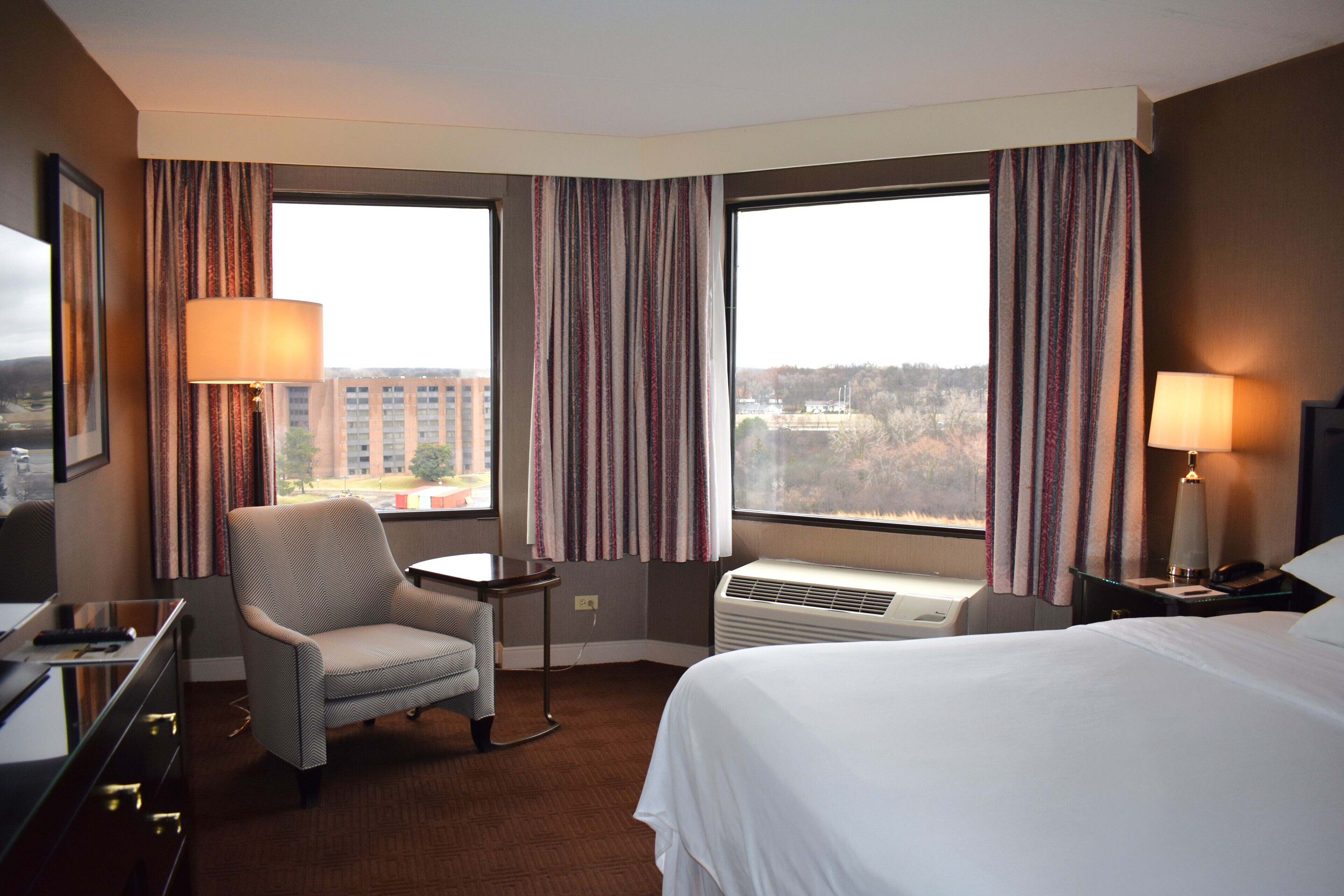 Photo - Sheraton Lisle Naperville Hotel