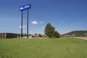 Vista frontal de la propiedad