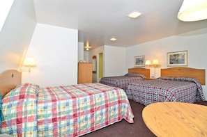 Desk, iron/ironing board, free WiFi, bed sheets - Americas Best Value Inn Chillicothe (Chillicothe)