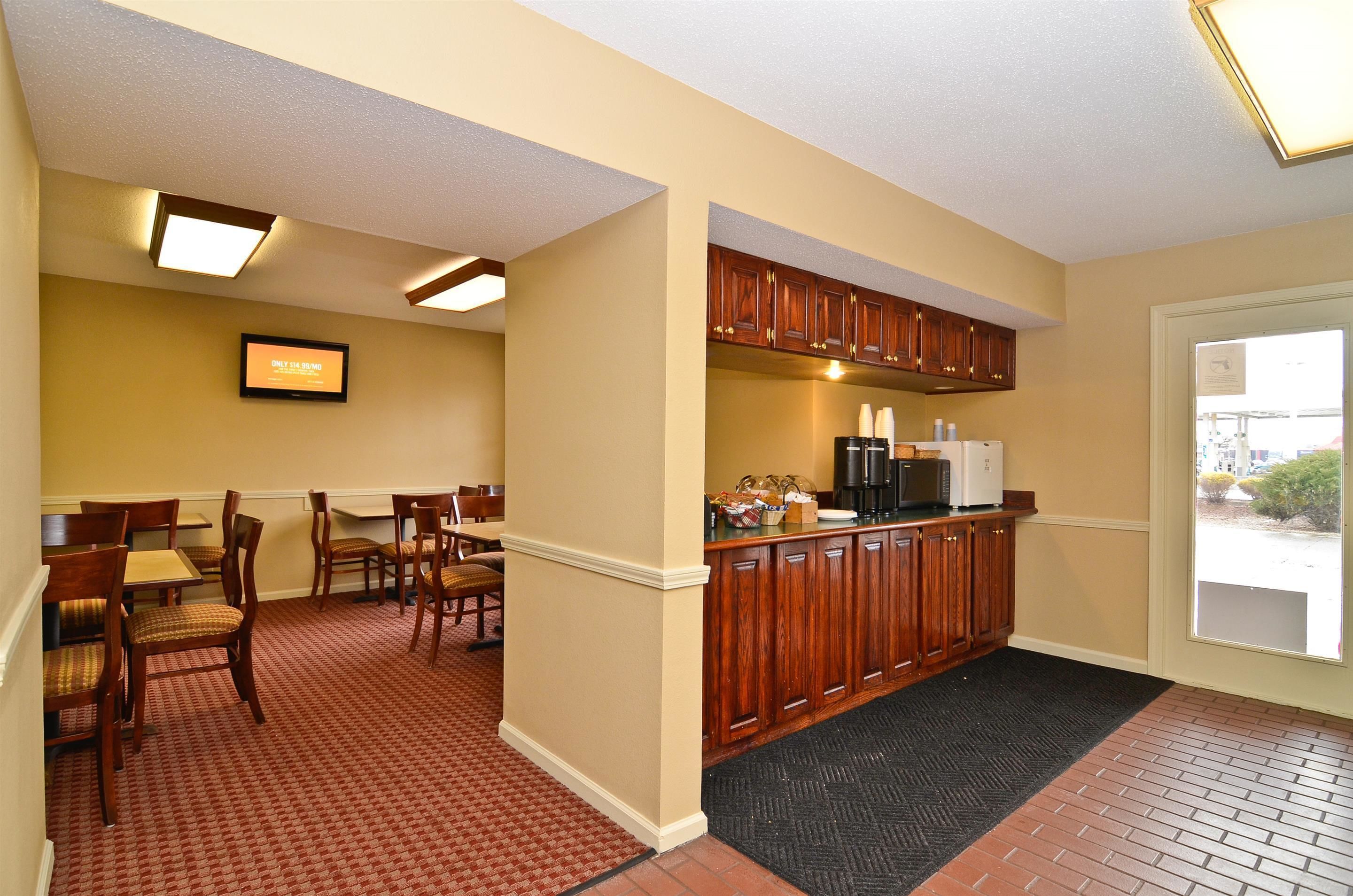 Free daily continental breakfast 