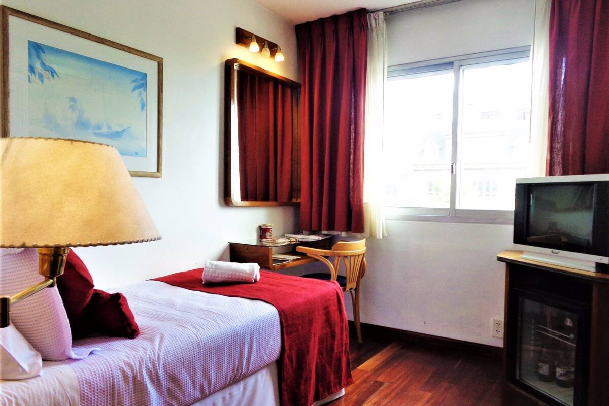 Standard Single Room, 1 Twin Bed, Ensuite | Minibar, in-room safe, desk, laptop workspace