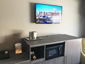 Standard Room, 2 Queen Beds, Non Smoking | Room amenity