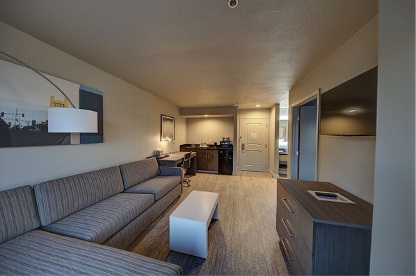 Deluxe Suite, 1 King Bed, Non Smoking | Living room | 39-inch LCD TV with cable channels, TV