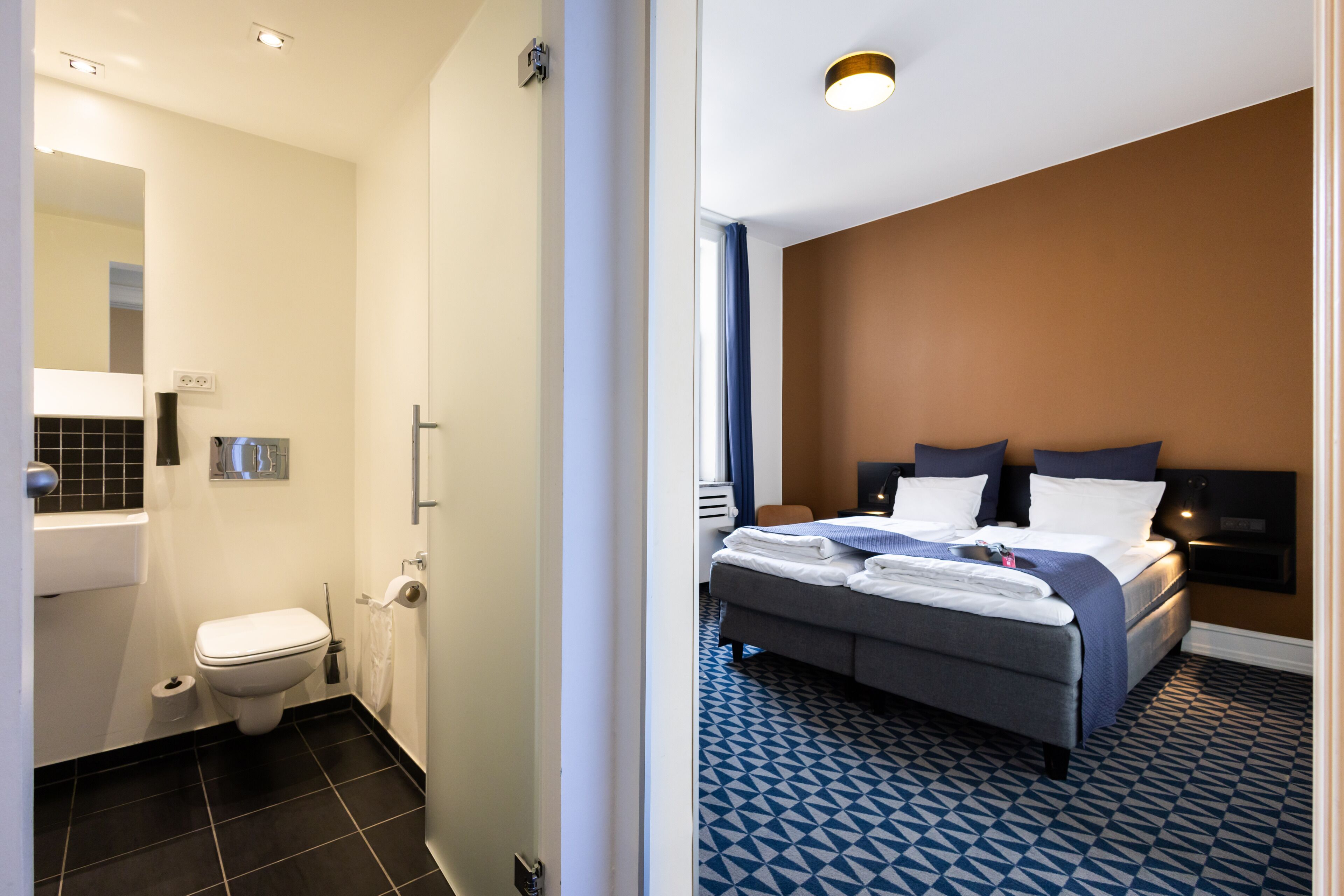 comfort double room, 1 king bed | hypo-allergenic bedding, desk, iron/ironing board, free wifi