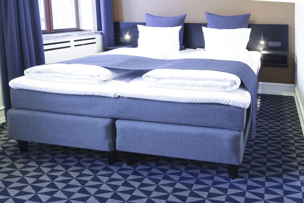 Ropa de cama hipoalergénica, escritorio, tabla de planchar con plancha