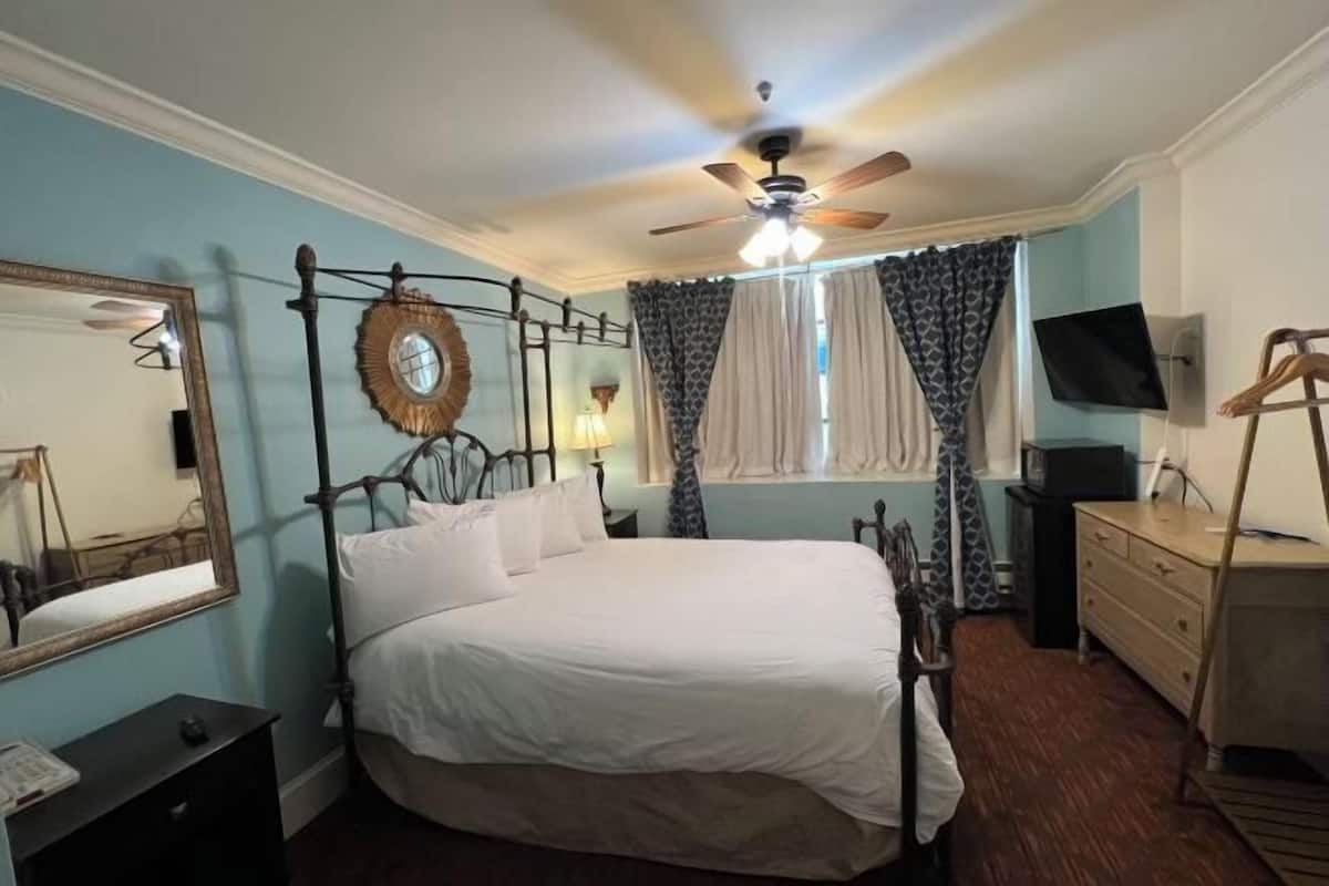 Egyptian cotton sheets, premium bedding, individually decorated