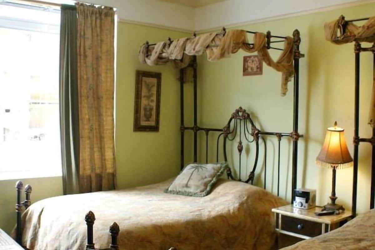 Egyptian cotton sheets, premium bedding, individually decorated