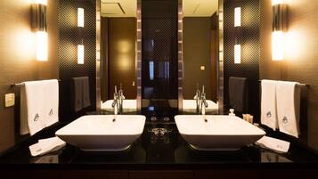 Luxury Suite, Non Smoking (Hollywood Twin, 84㎡) | Bathroom