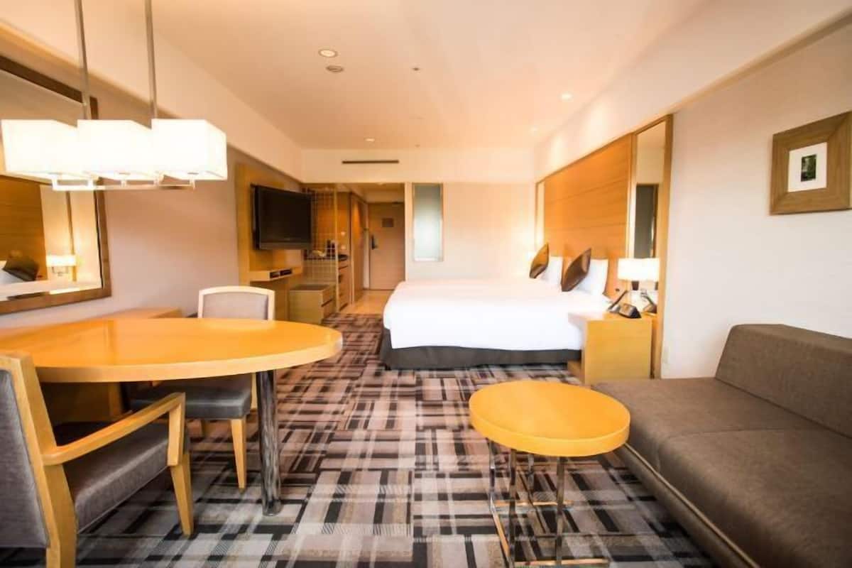 Ropa de cama de alta calidad y minibar