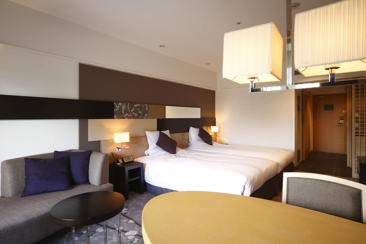 Premium bedding, minibar, in-room safe, blackout curtains