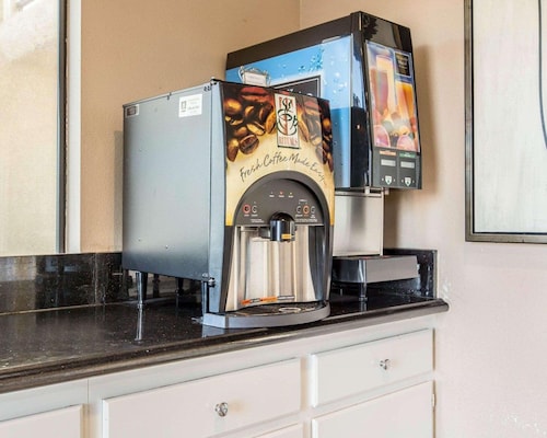 Rodeway Inn & Suites