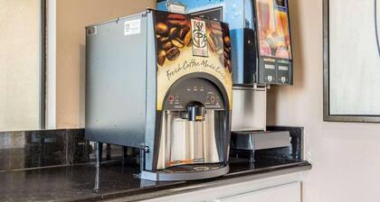 Rodeway Inn & Suites