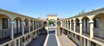 Rodeway Inn & Suites