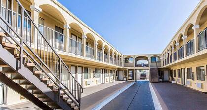 Rodeway Inn & Suites