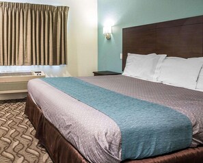 Blackout drapes, iron/ironing board, free WiFi, bed sheets - Rodeway Inn & Suites (Inglewood)