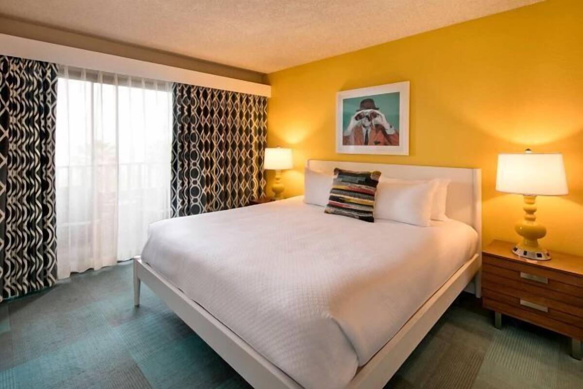 Hypo-allergenic bedding, in-room safe, blackout drapes