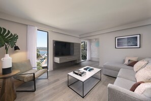 Pines Corner Penthouse Suite (Recently Renovated) | Hypo-allergenic bedding, in-room safe, blackout curtains
