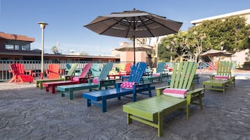 Outdoor pool, sun loungers