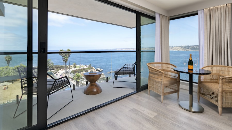 La Jolla Cove Suites