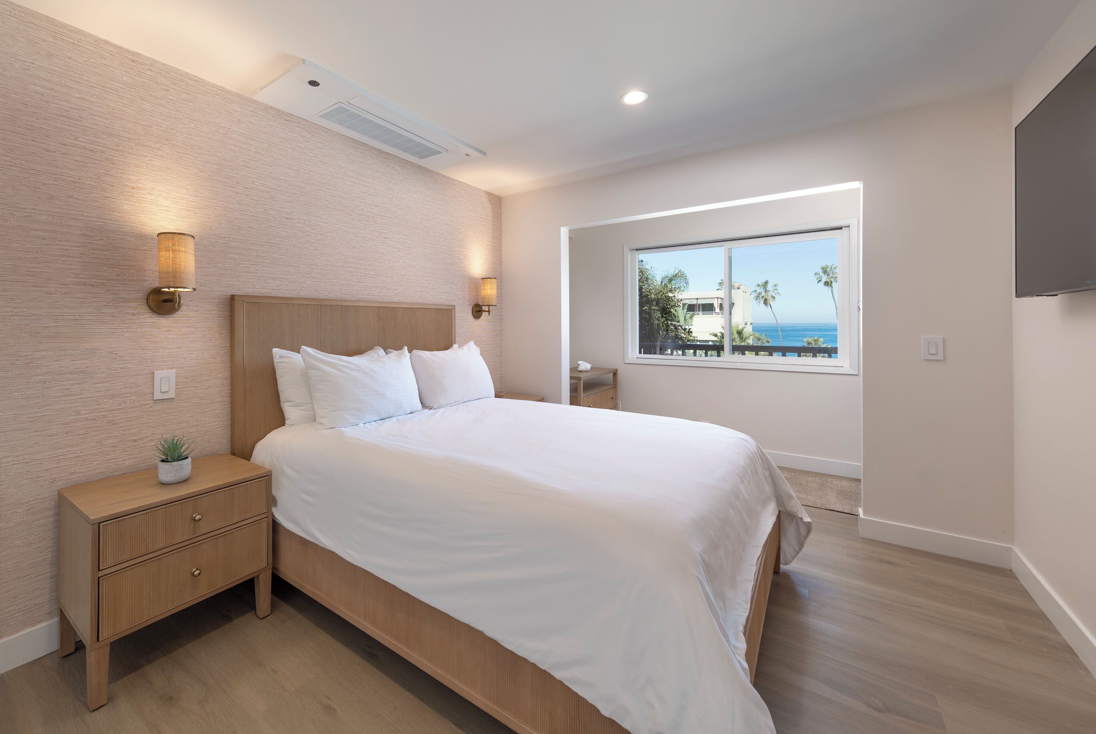 Standard Ocean View Queen Studio (Stair Access Only)