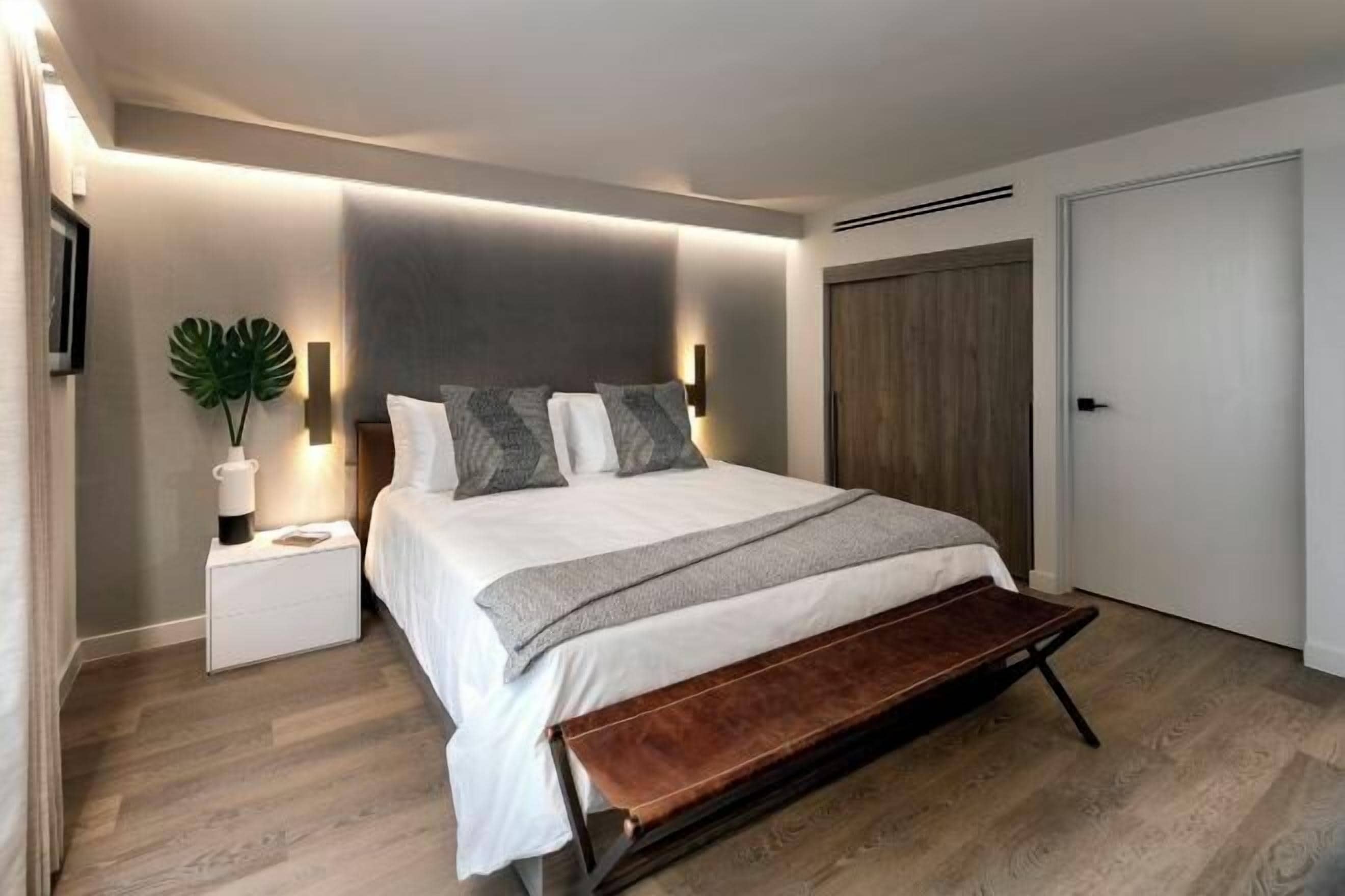 Literie hypoallergénique, coffres-forts dans les chambres