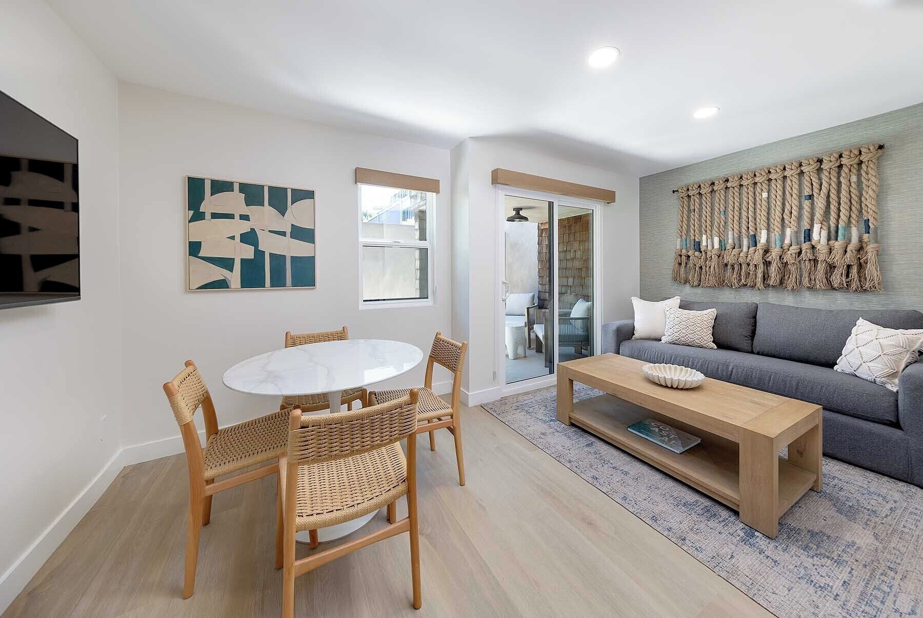 Cove Queen Suite | Living area | 42-inch flat-screen TV with cable channels, TV
