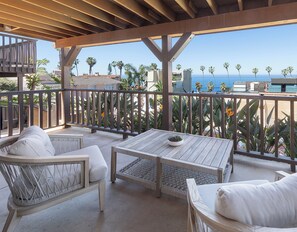 All New Terrace Ocean View Queen Studio (Stair Access Only) | Terrasse/Patio