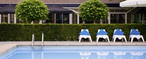 Seasonal outdoor pool, pool umbrellas, sun loungers