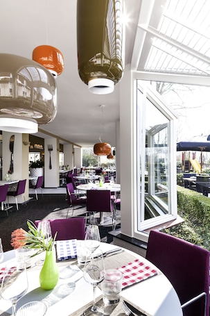 Breakfast, lunch and dinner served . Novotel Breda