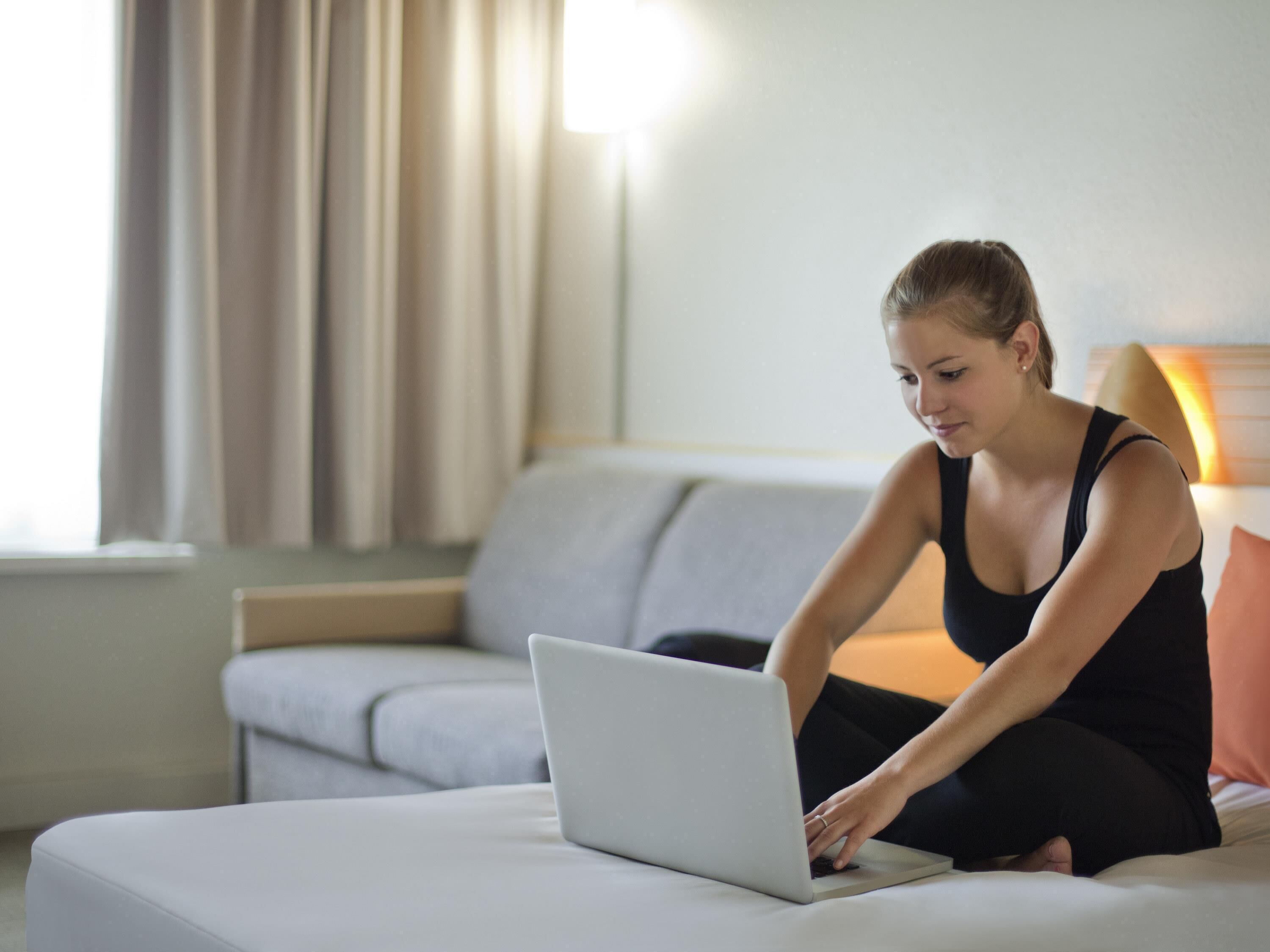 Cobrellits, minibar, caixa forta a l'habitació i mobiliari individual 