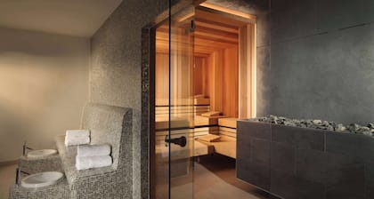 Lindner Hotel Cologne City Plaza, part of JdV by Hyatt