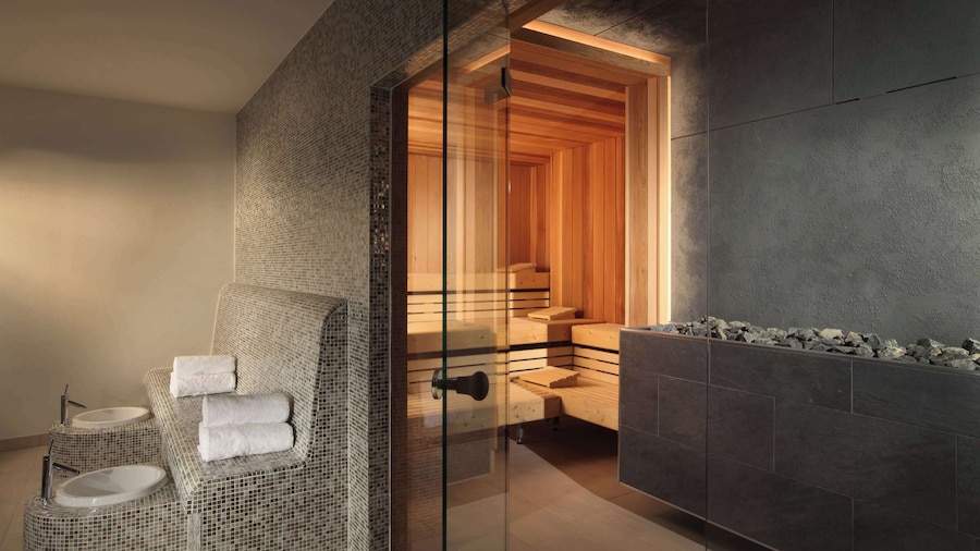 Lindner Hotel Cologne City Plaza, part of JdV by Hyatt