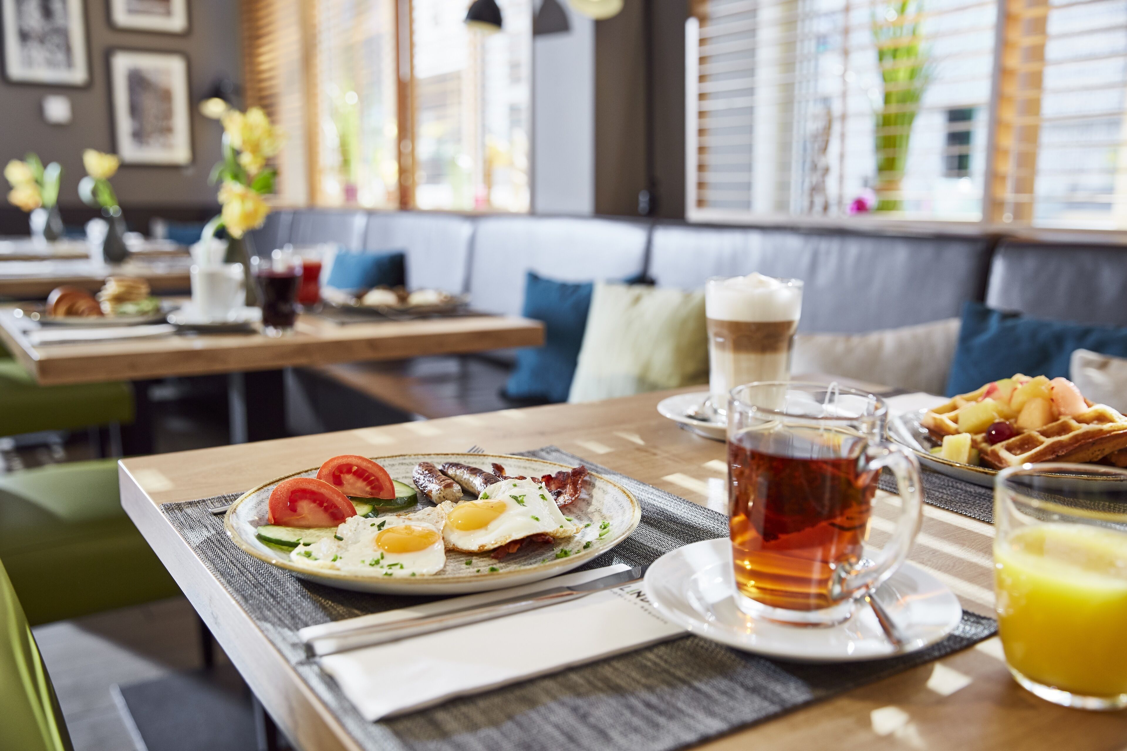 Daily full breakfast (EUR 29 per person)