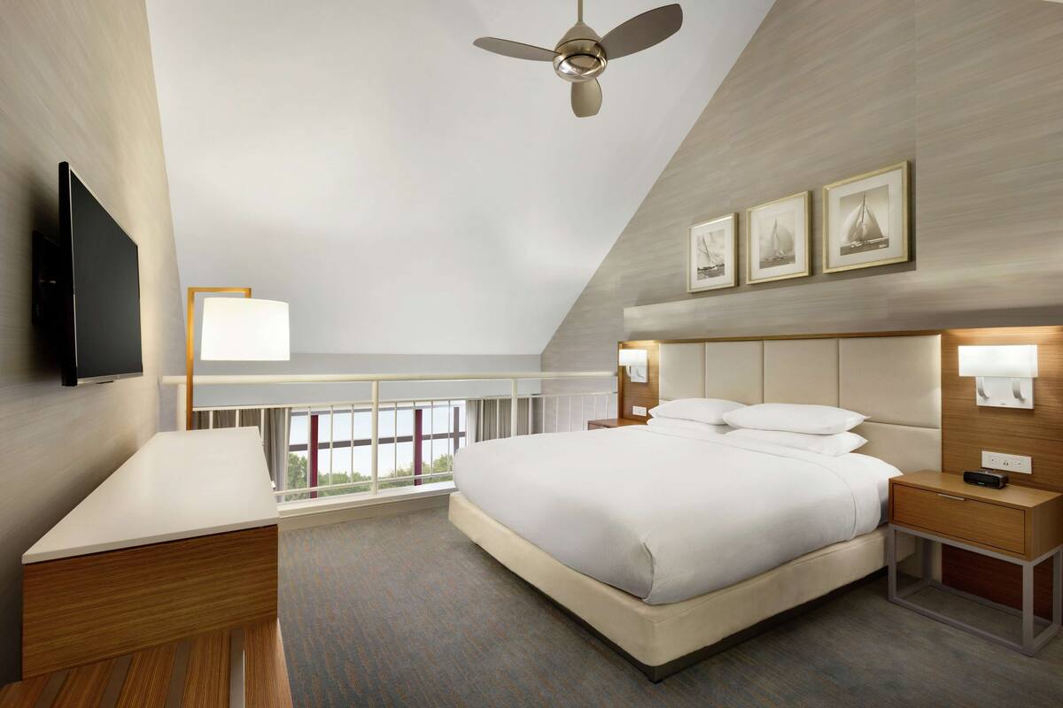 套房, 1 張特大雙人床 (Two Story Loft) | 1 間睡房、防敏寢具、房內夾萬、書桌