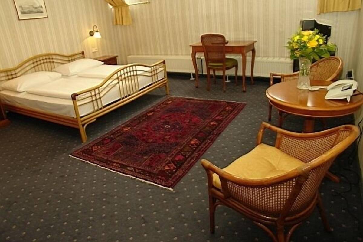 Premium bedding, pillowtop beds, minibar, in-room safe