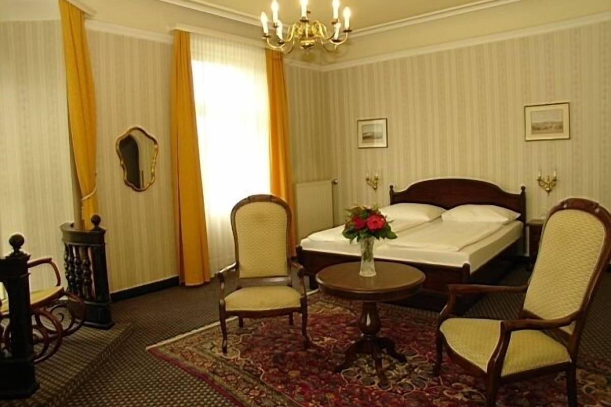 Single Room | Premium bedding, pillowtop beds, minibar, in-room safe