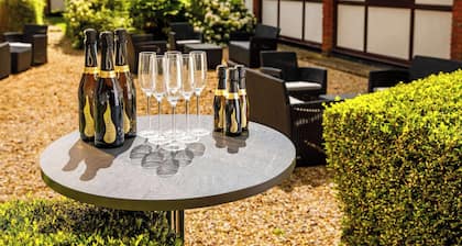 The Harlow Hotel By AccorHotels