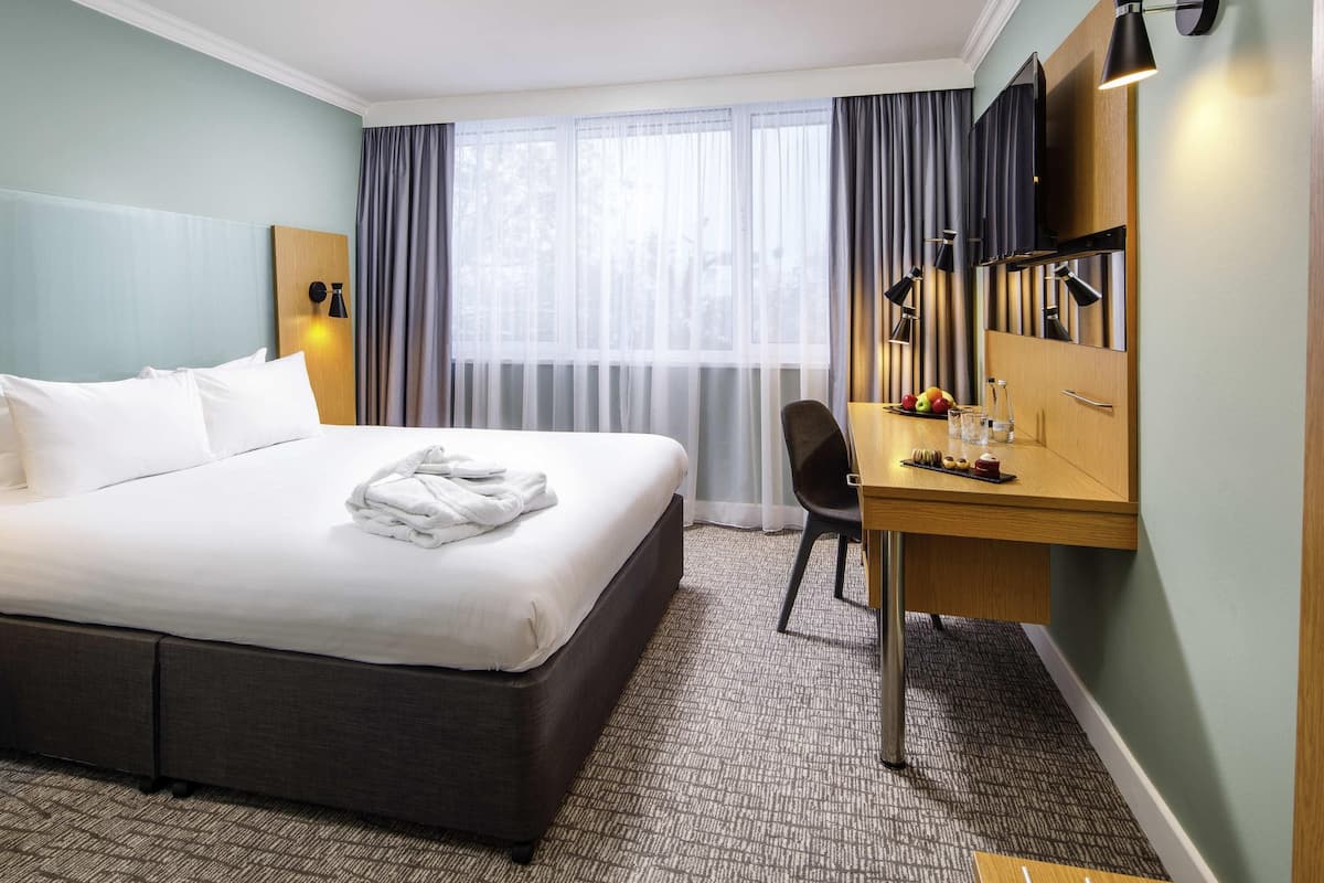 Classic Room, 1 Double Bed | Desk, laptop workspace, soundproofing, iron/ironing board