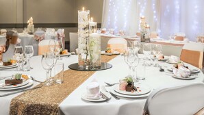 Indoor wedding - The Harlow Hotel By AccorHotels (Harlow)