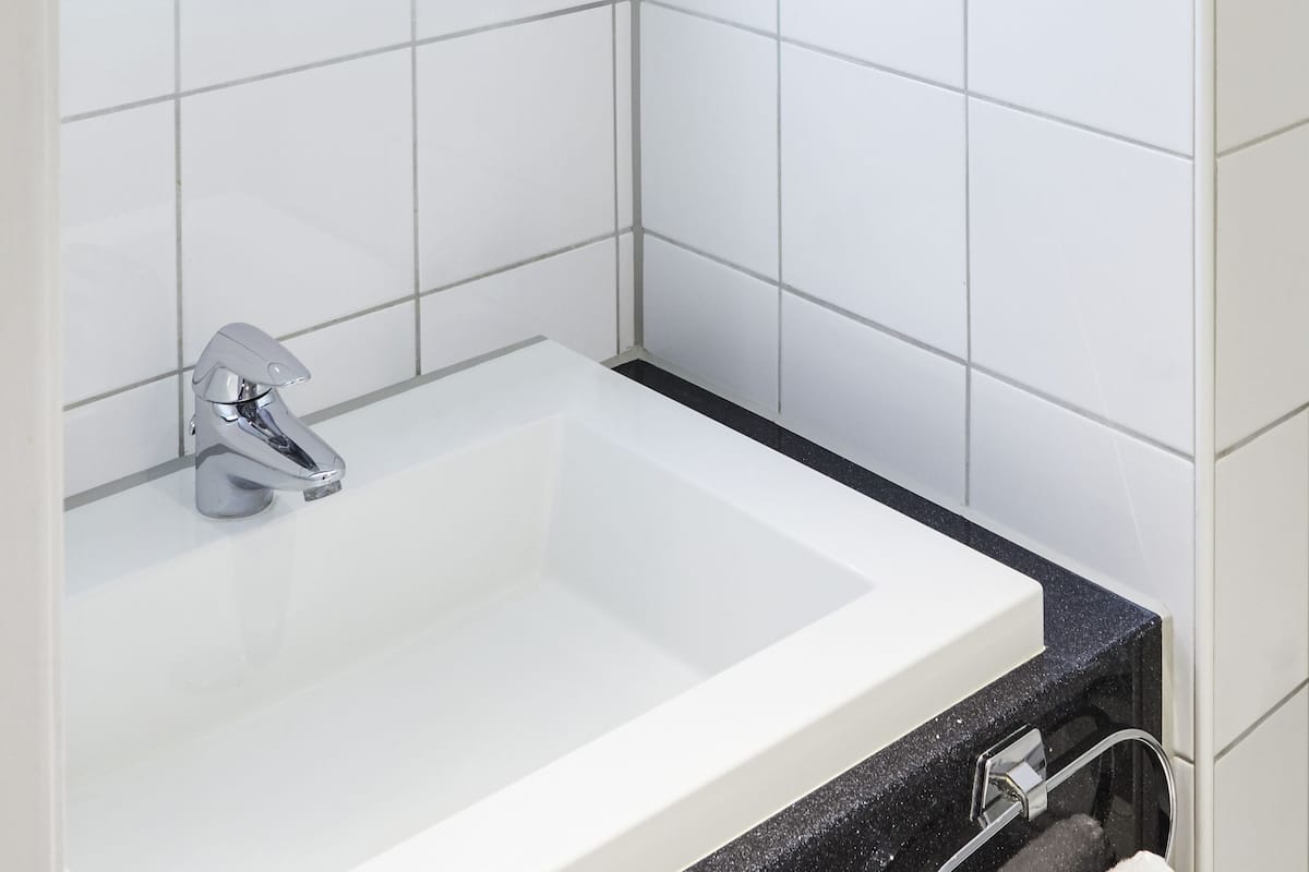 Combined shower/tub, eco-friendly toiletries, hair dryer, towels