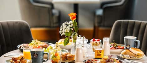 Frokost på farten hver dag (GBP 12 per person)