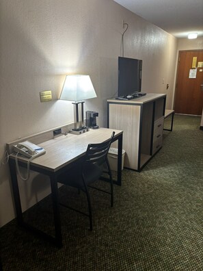 1 bedroom, minibar, desk, iron/ironing board