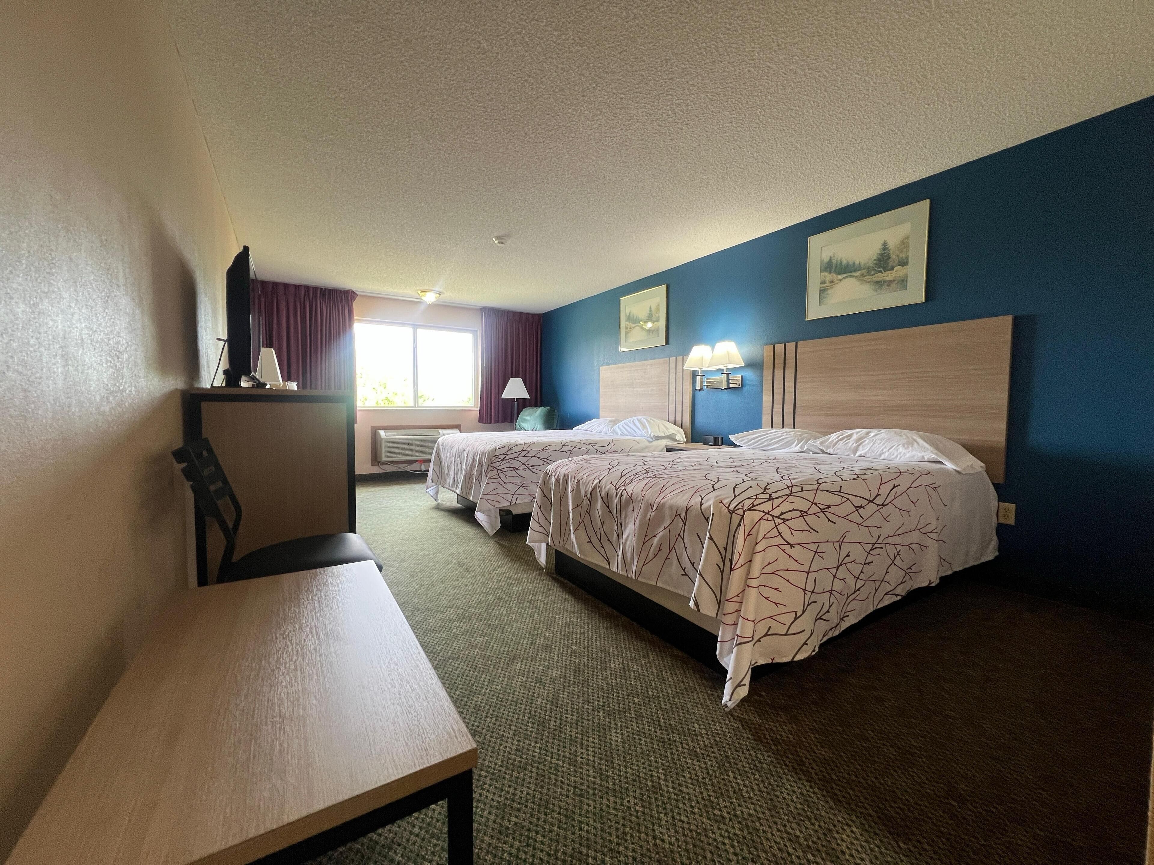 Minibar, desk, iron/ironing board, free WiFi