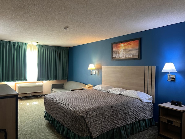 Minibar, desk, iron/ironing board, free WiFi - Capital O Marysville Surf Motel Kansas (Marysville)