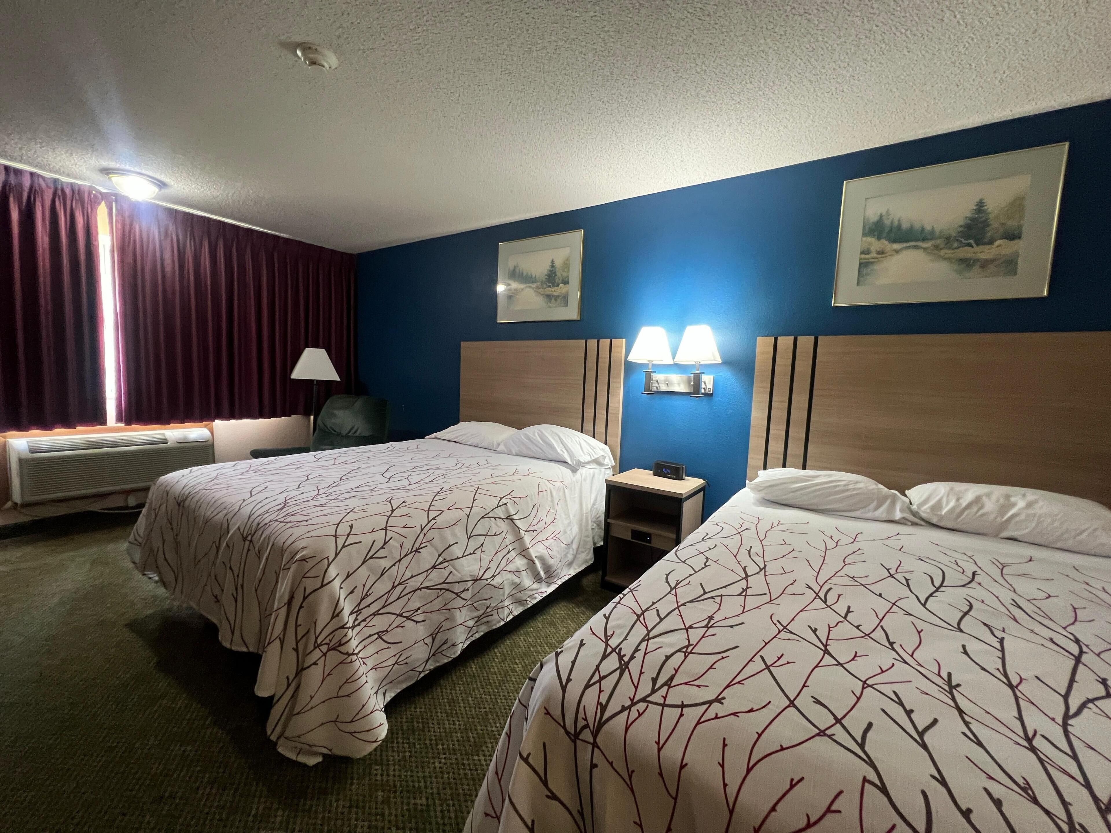 迷你吧、办公桌、熨斗/熨衣板、免费 WiFi